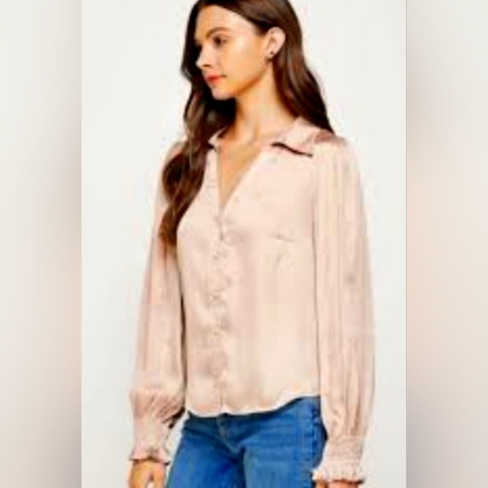 VINTAGE 60s 70s SILK PUFF SLEEVES BLOUSE, LACE DETAILS. SOFT SHIMMER PINK.